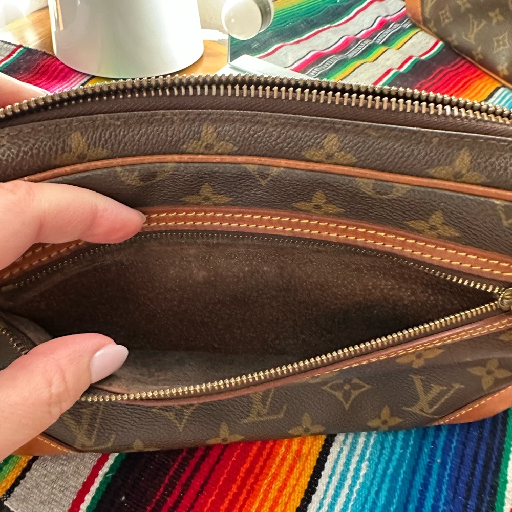 Louis Vuitton Brown Monogram clutch - Picture 6 of 9